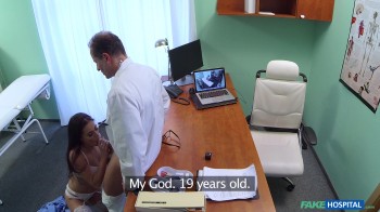 Медсестра решила загладить вину и подарила главному врачу хороший секс в больнице