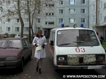 Пациент взял напором русскую медсестру и жестоко трахнул в рот по самые гланды красотку в белом халате